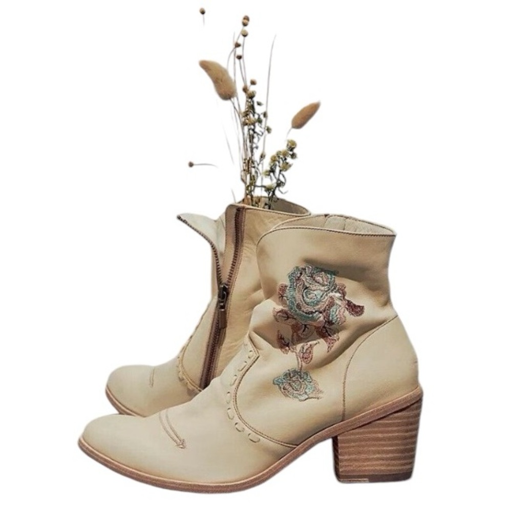 Marco Delli x Free People Evelina Embroidered Western Ankle Cowboy Boots | 39